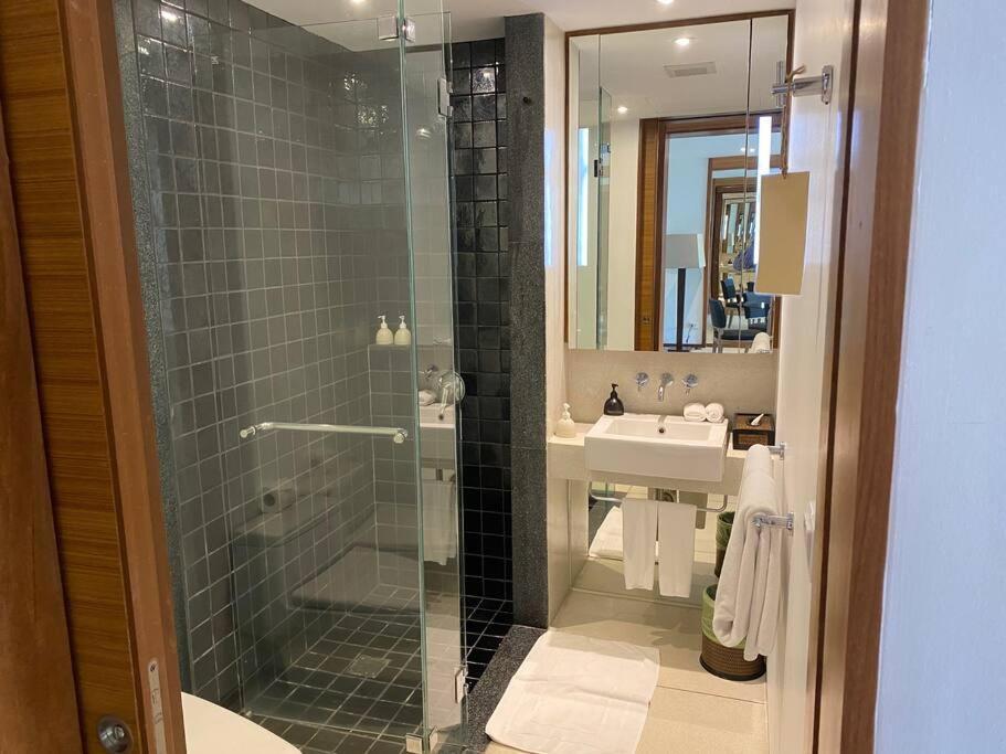 Beachfront 2 Bedroom Luxury Condo Chava Surin المظهر الخارجي الصورة