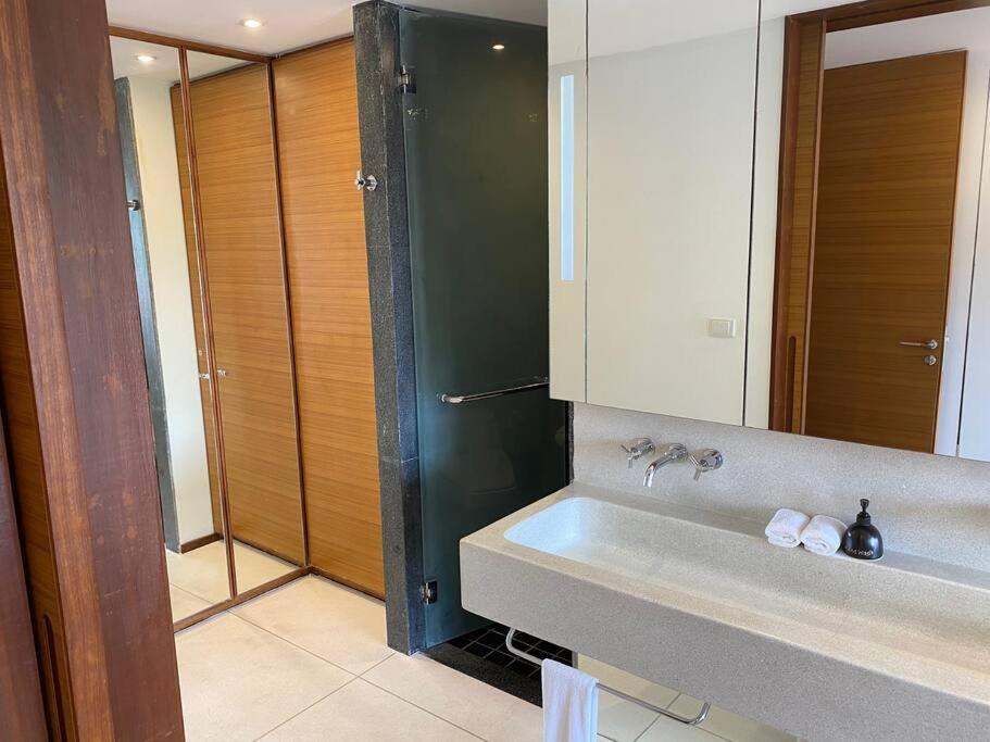 Beachfront 2 Bedroom Luxury Condo Chava Surin المظهر الخارجي الصورة